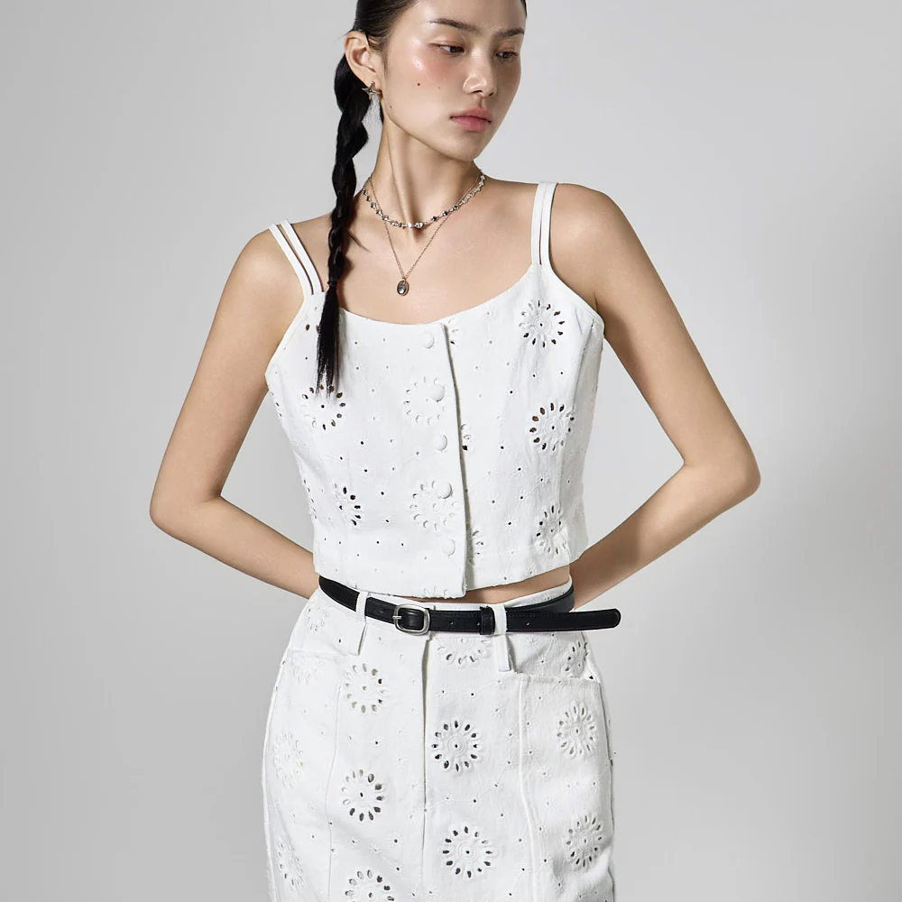 E4123 Eyelet Sleeveless Top - Image 2
