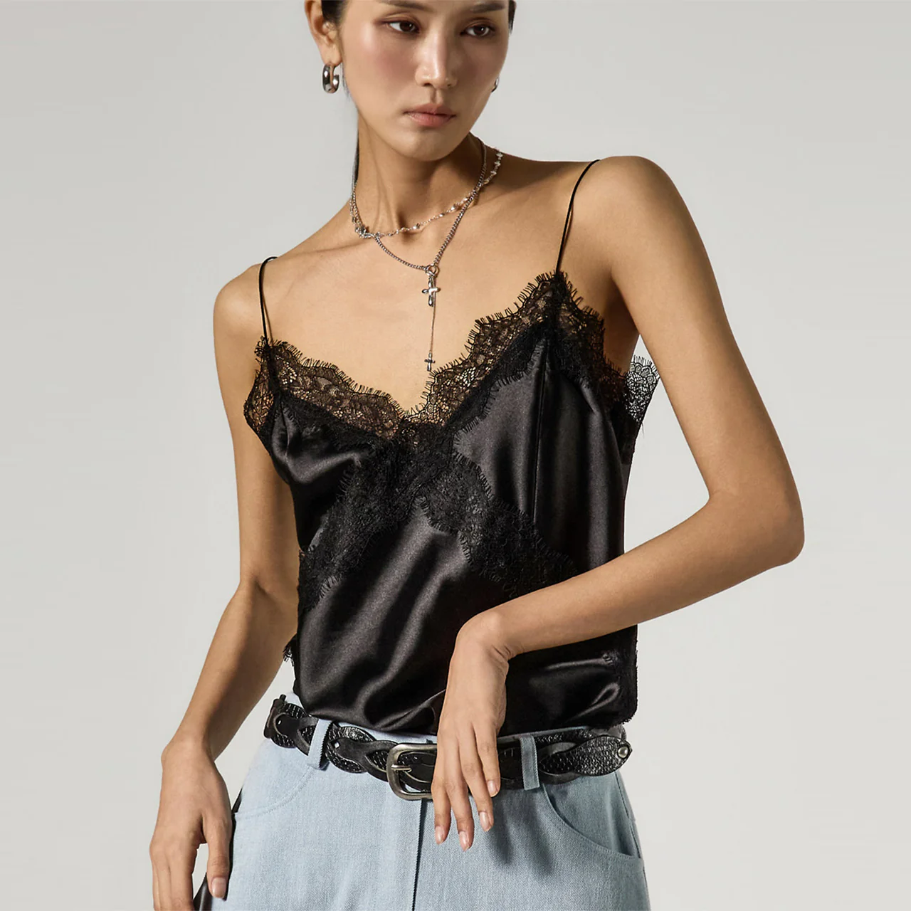 E4138 Lace Sleeveless Top - Image 2