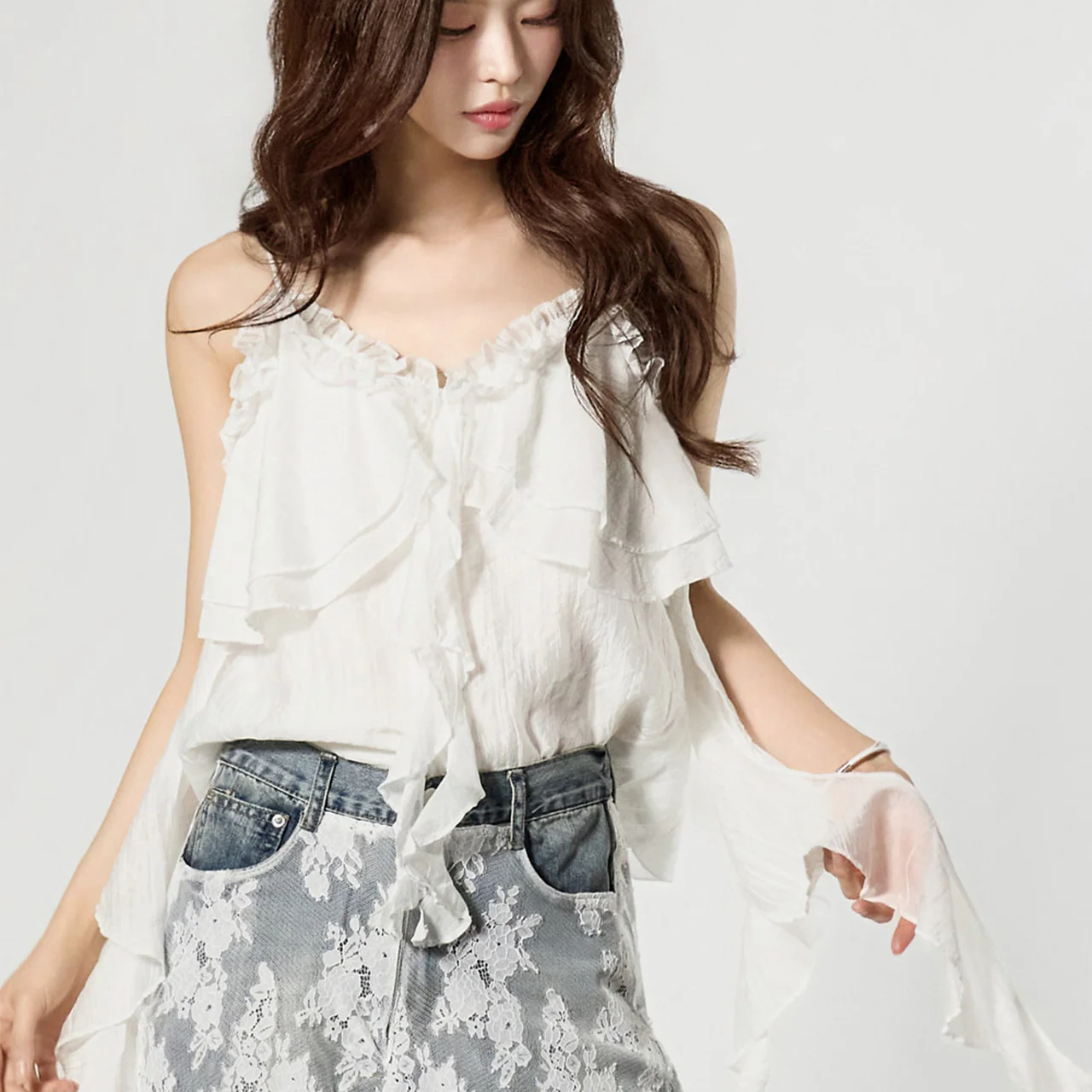 E4195 Frill Sleeveless Top - Image 2