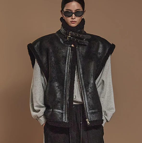 J2443 Turtleneck Shearling Vest - Image 2