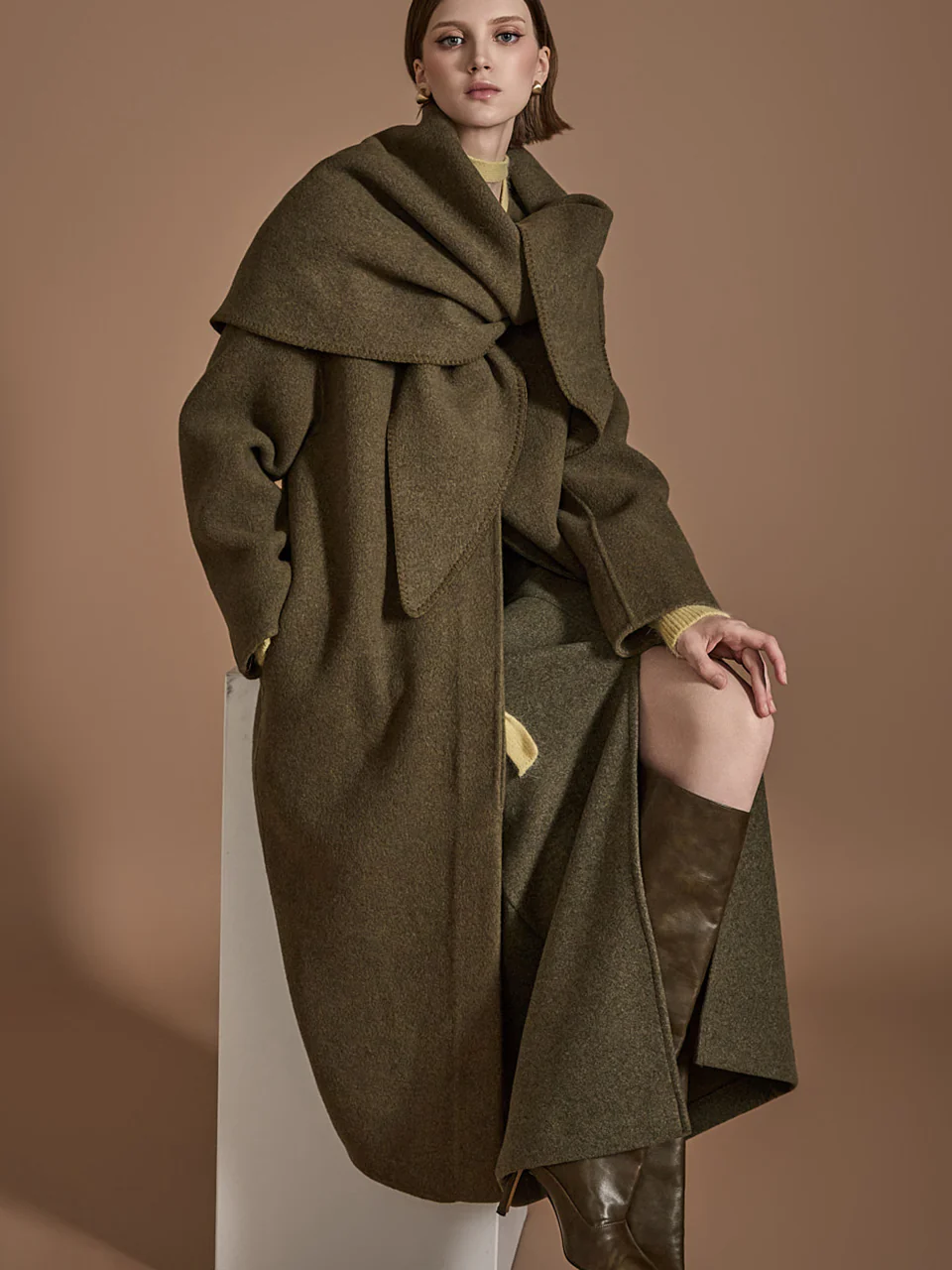 J2462 Wool Coat With muffler