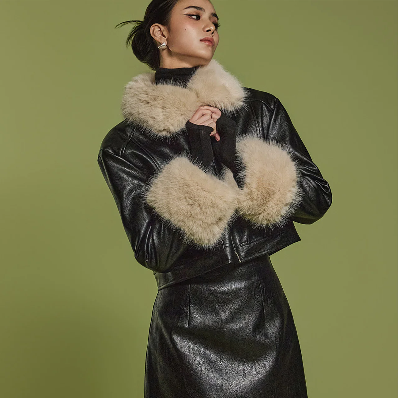J2468 Leather cropped Jacket*Fur Detachable* - Image 2