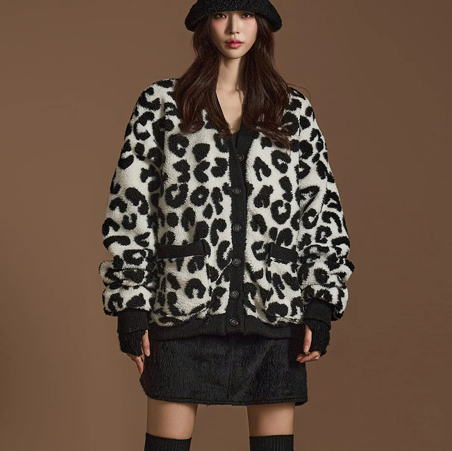 J2526 Leopard Patterned Quilted Cardigan - Image 2