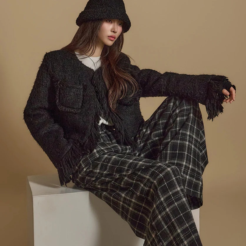 J2607 Bouclé Quilted Wool Jacket - Image 2
