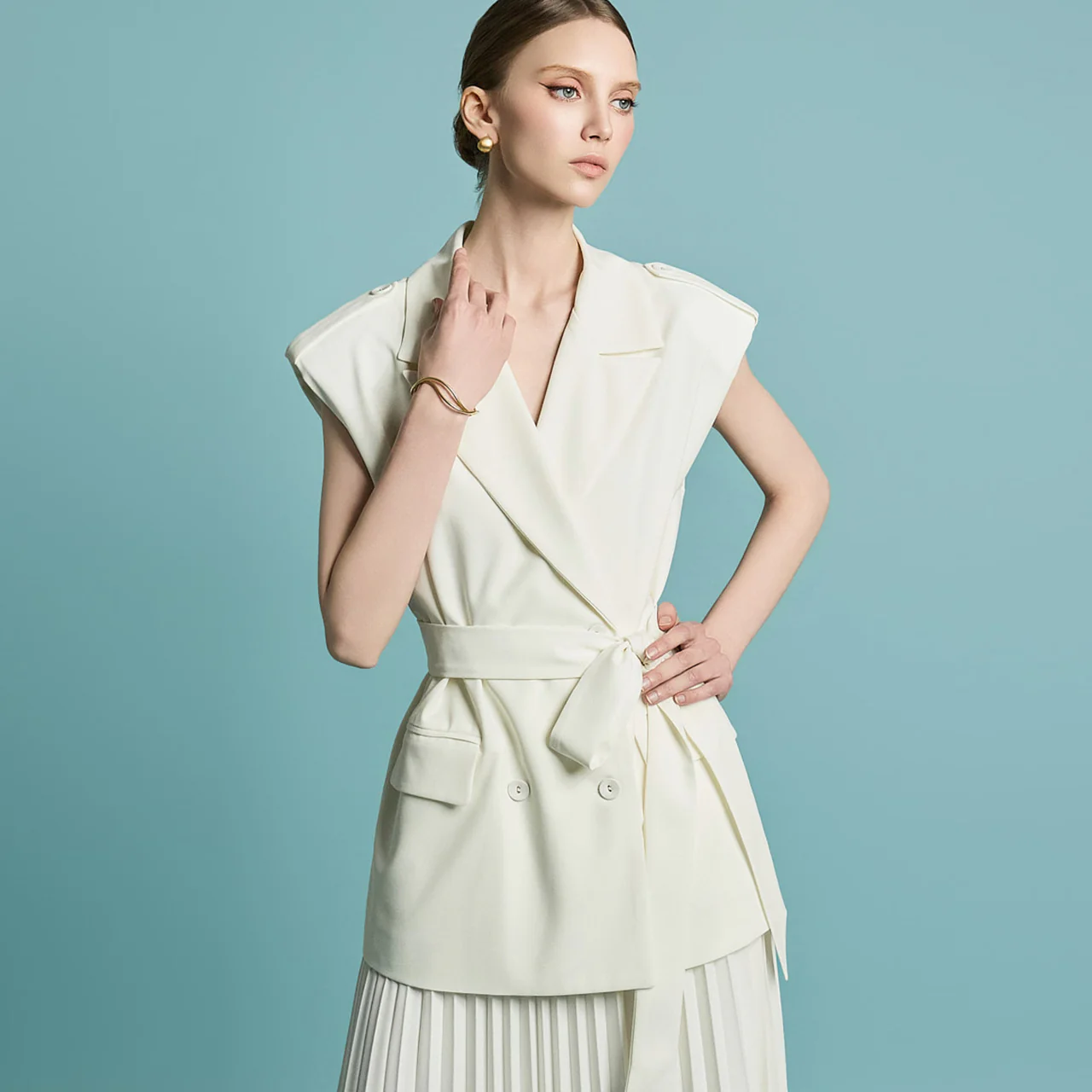J2775 Vest With Strap - Image 2