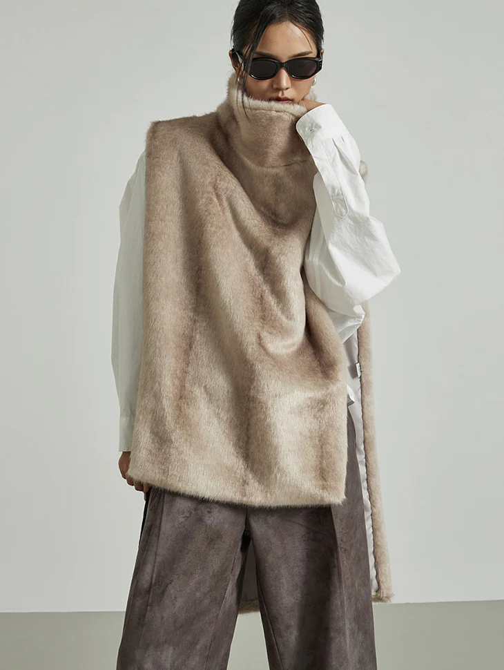 J2983 Turtle-Neck Fur Vest
