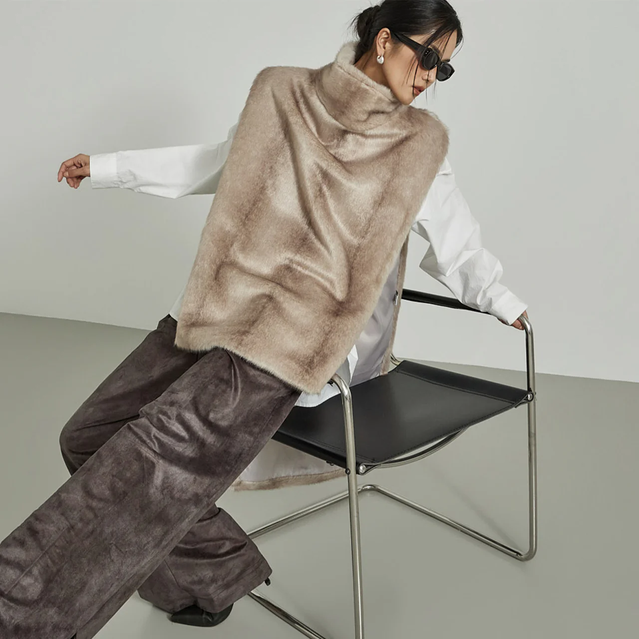 J2983 Turtle-Neck Fur Vest - Image 2