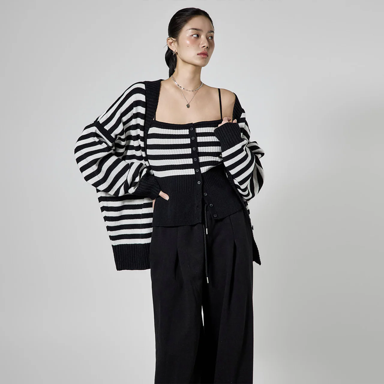 J3100 Sleeveless Set Cardigan - Image 2