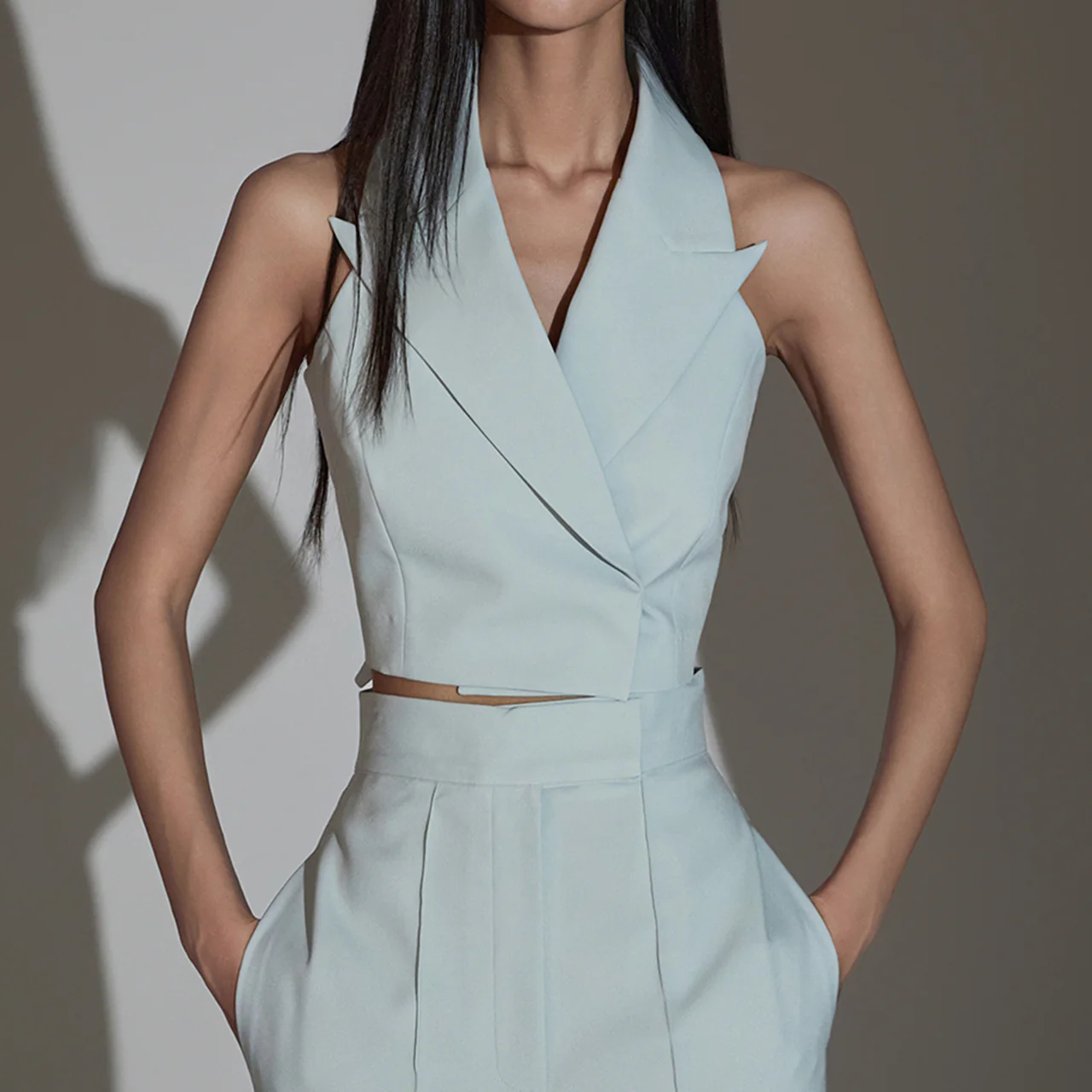 J9287 Crop Vest - Image 2