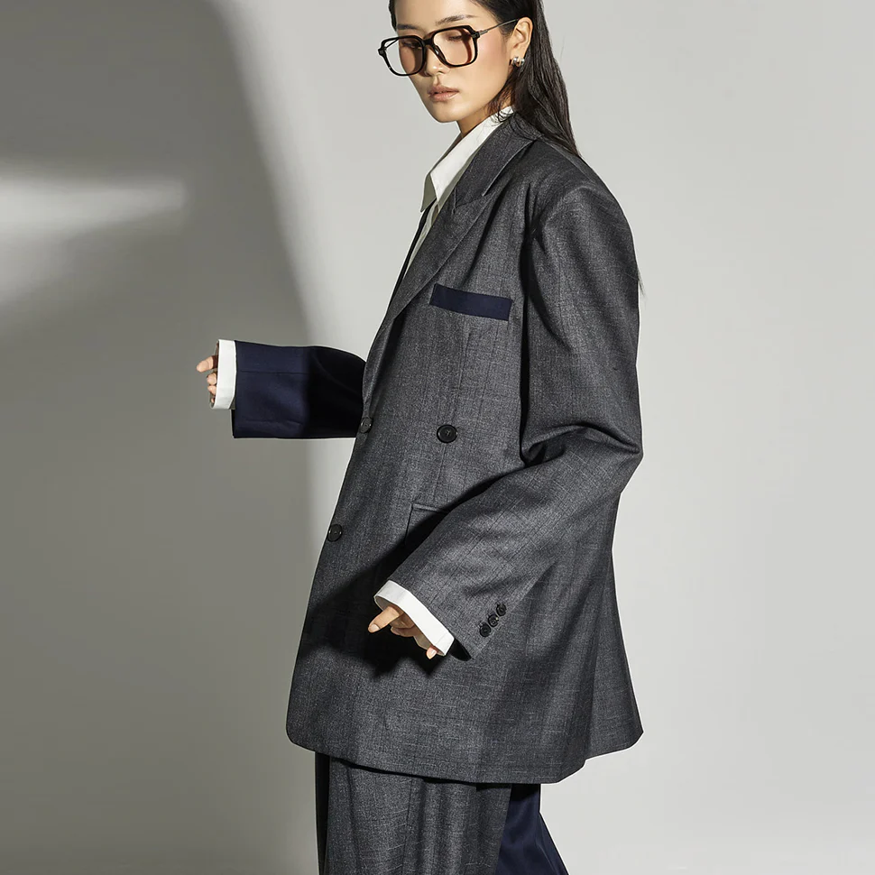 J9338 Two-Tone Collar Jacket - Image 2