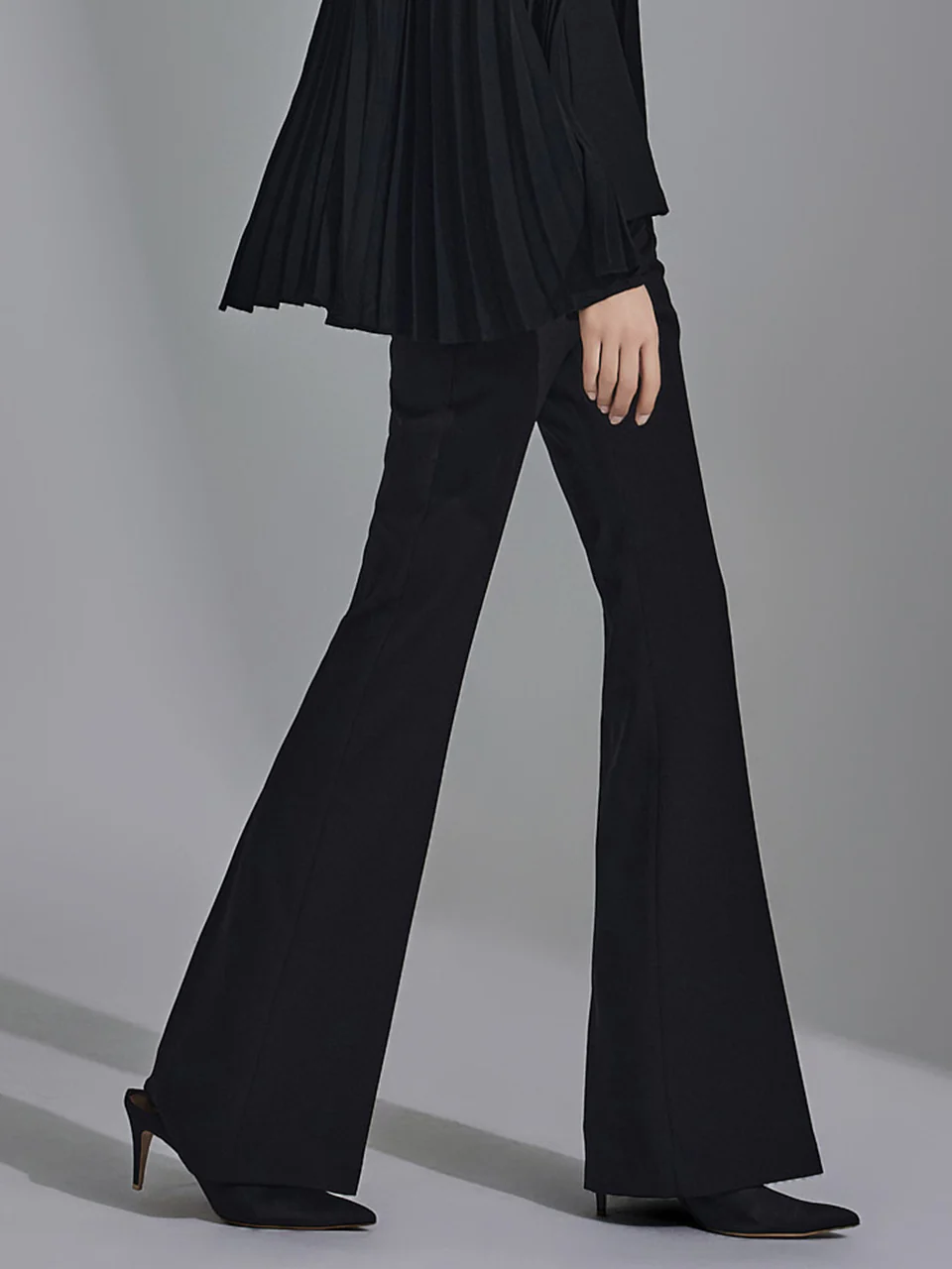 P3100 Flared Pants