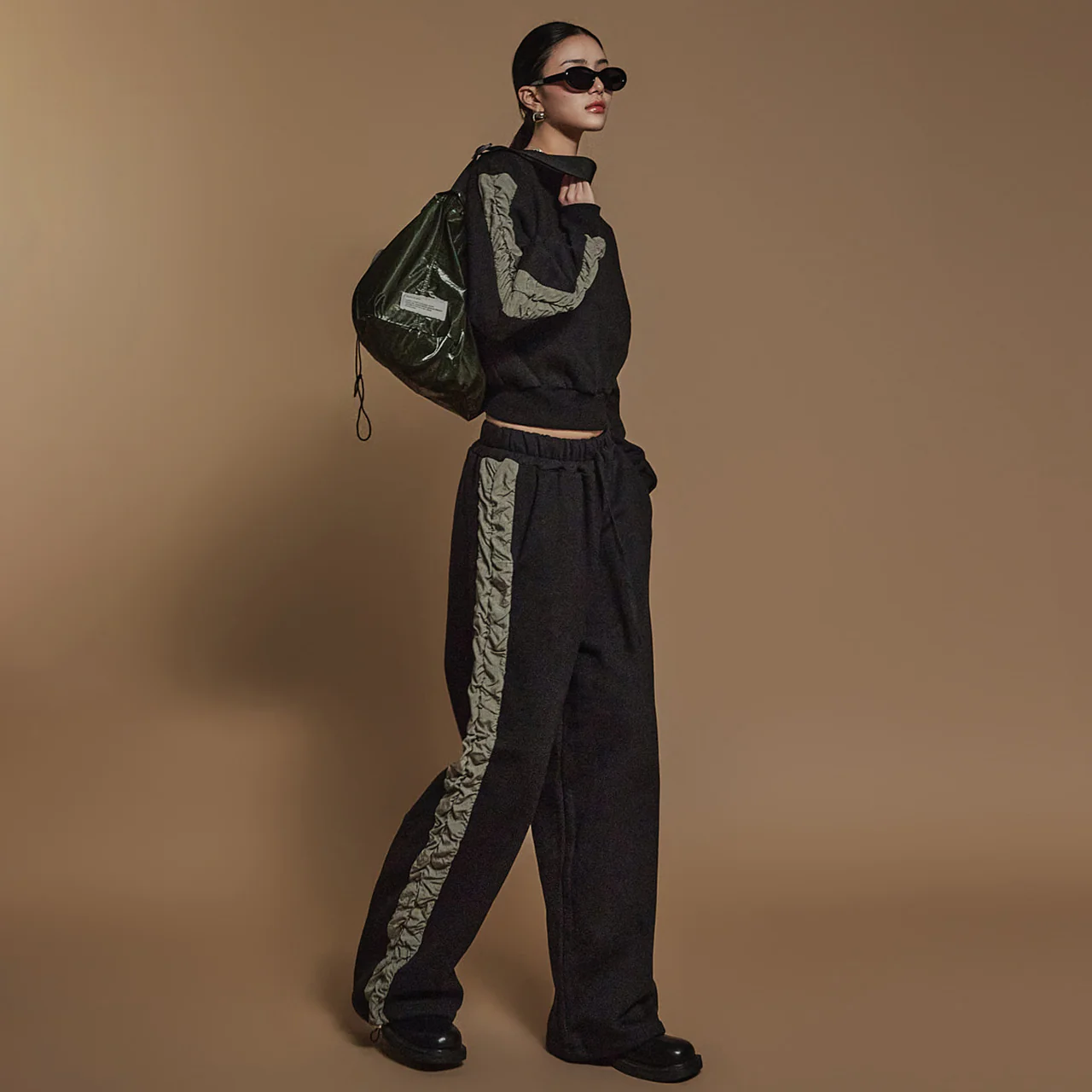P3293 Color Contrasting sweat Pants - Image 2