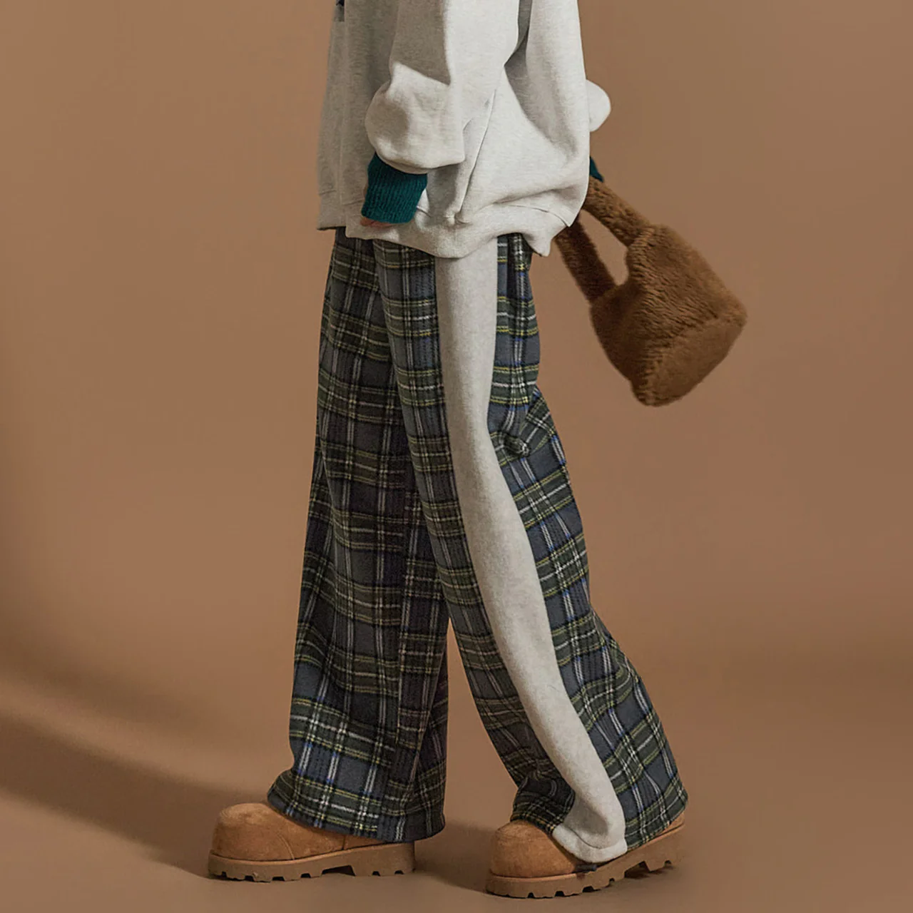 P3348 Color Contrasting Sweat Pants - Image 2