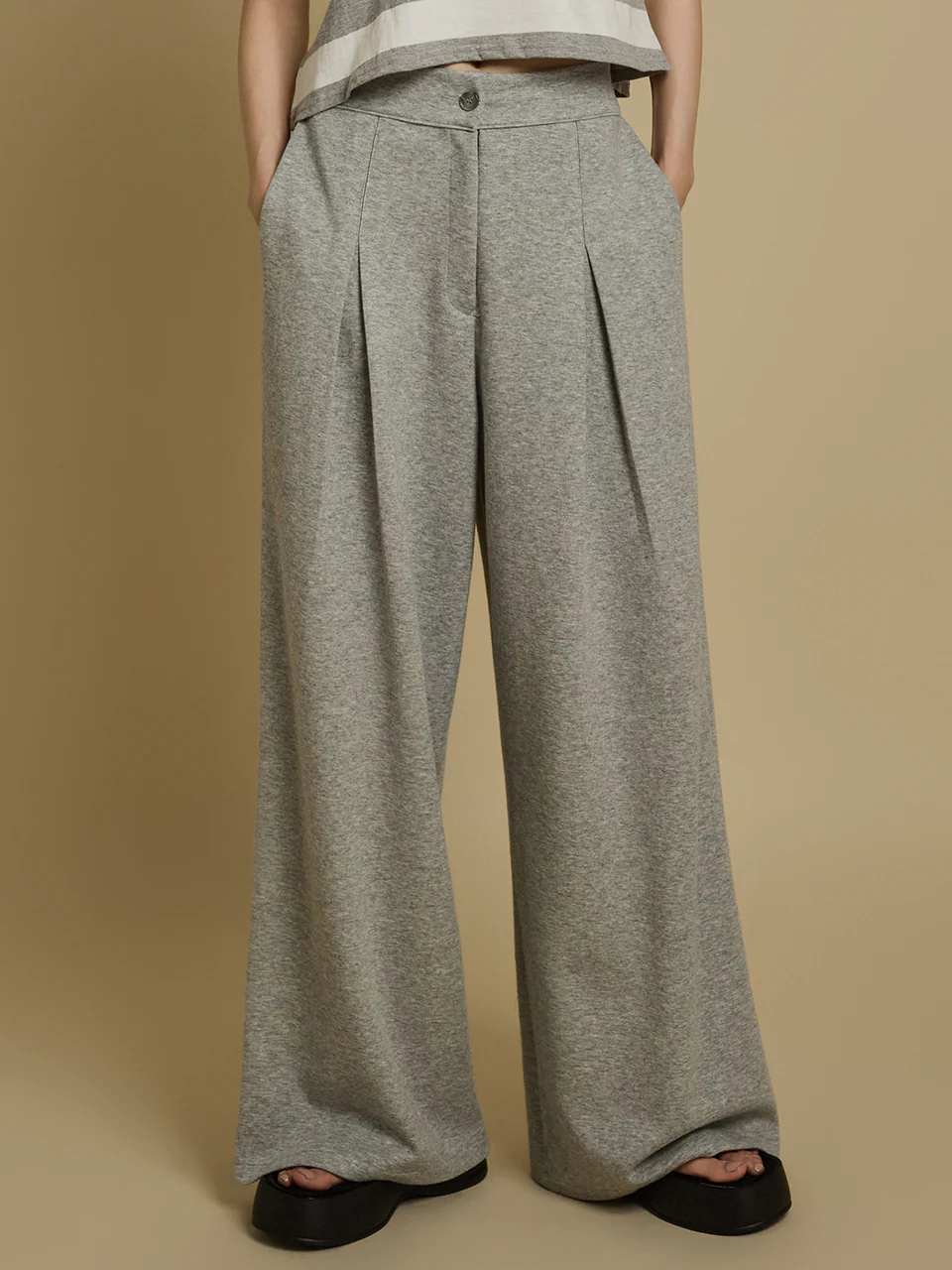 P3456 Pintuck Pants