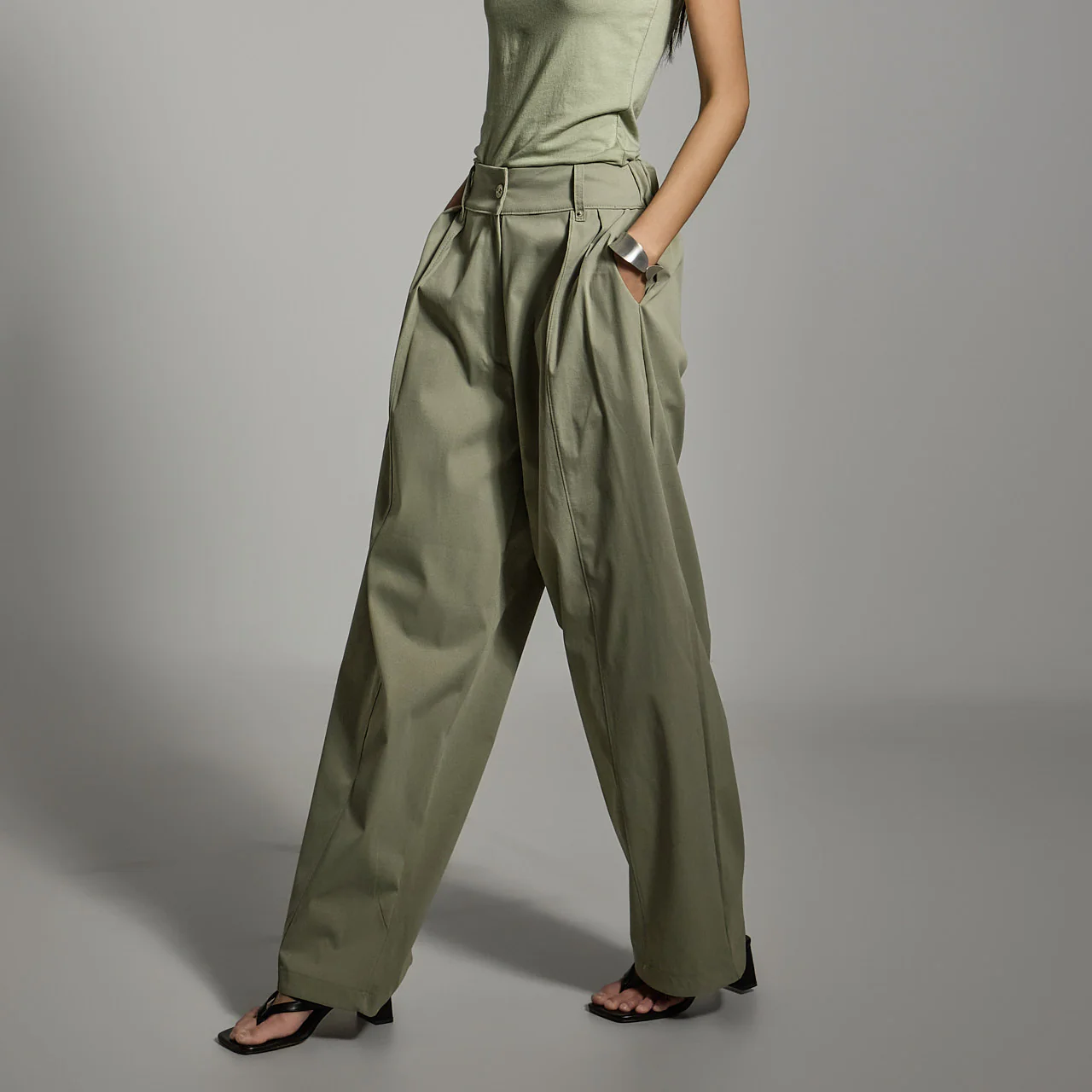 P3472 Pintuck Pants - Image 2