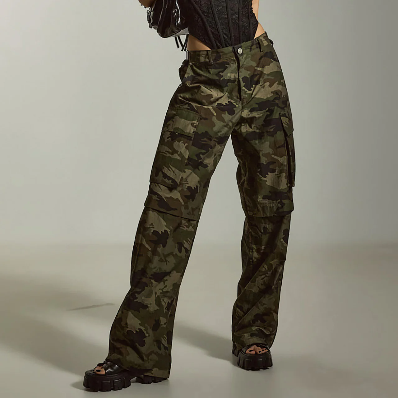 P3559 Camouflage Cargo Pants - Image 2