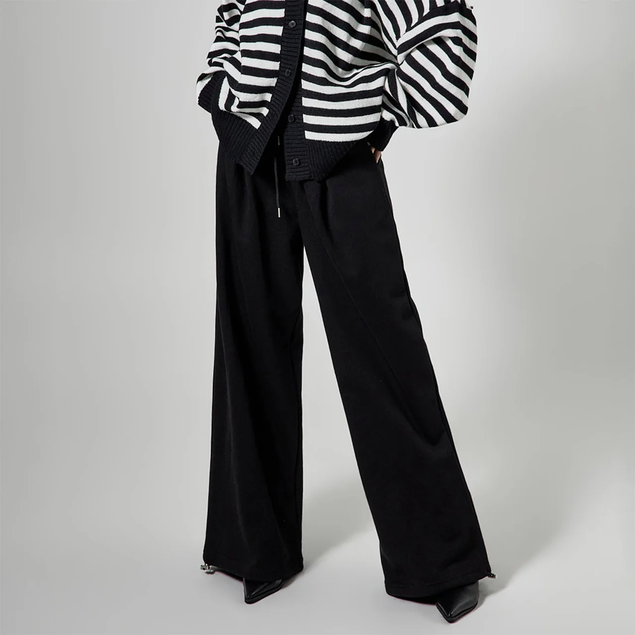 P3742 Wide Pintuck Sweat Pants - Image 2