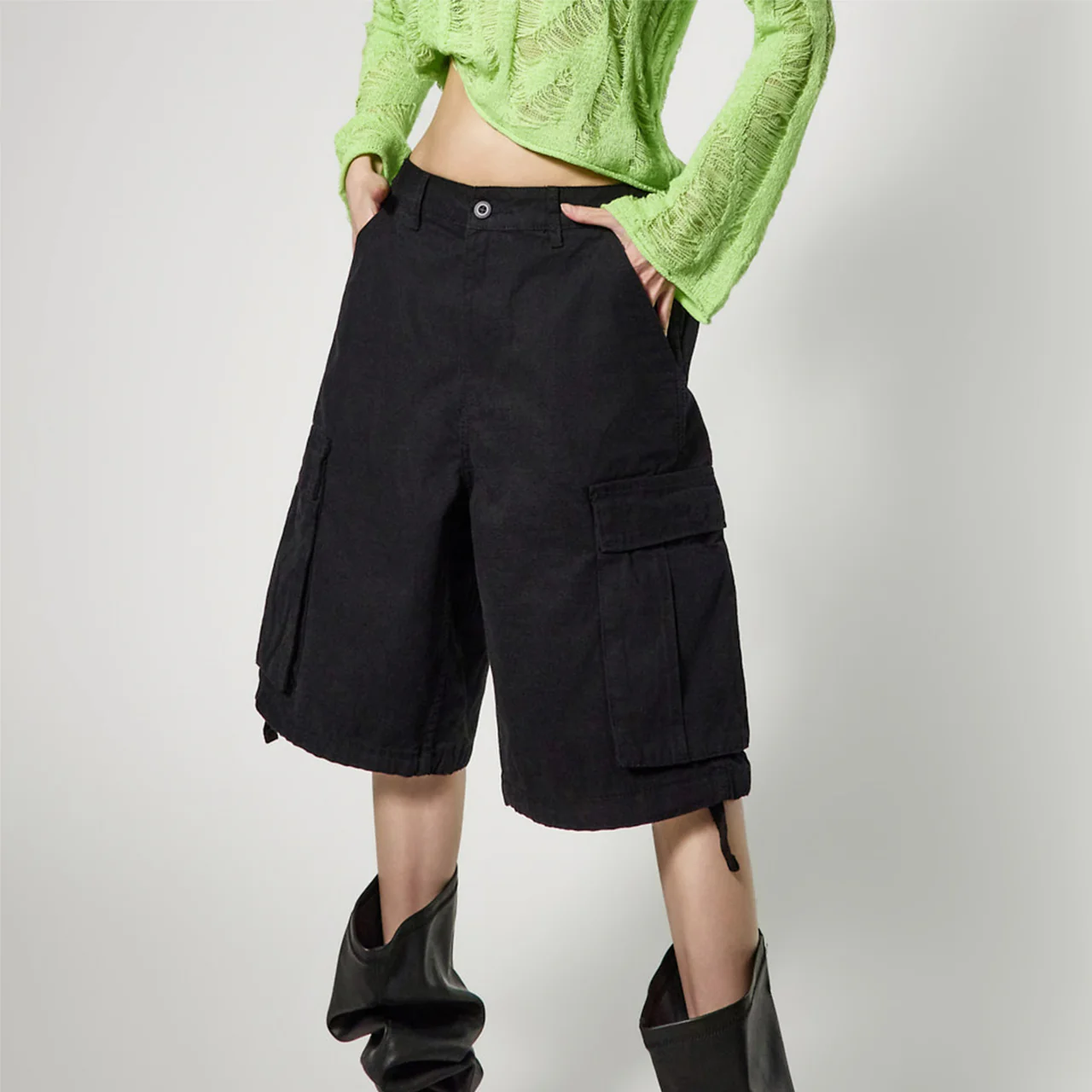 P3815 Wide Cargo Half Pants - Image 2