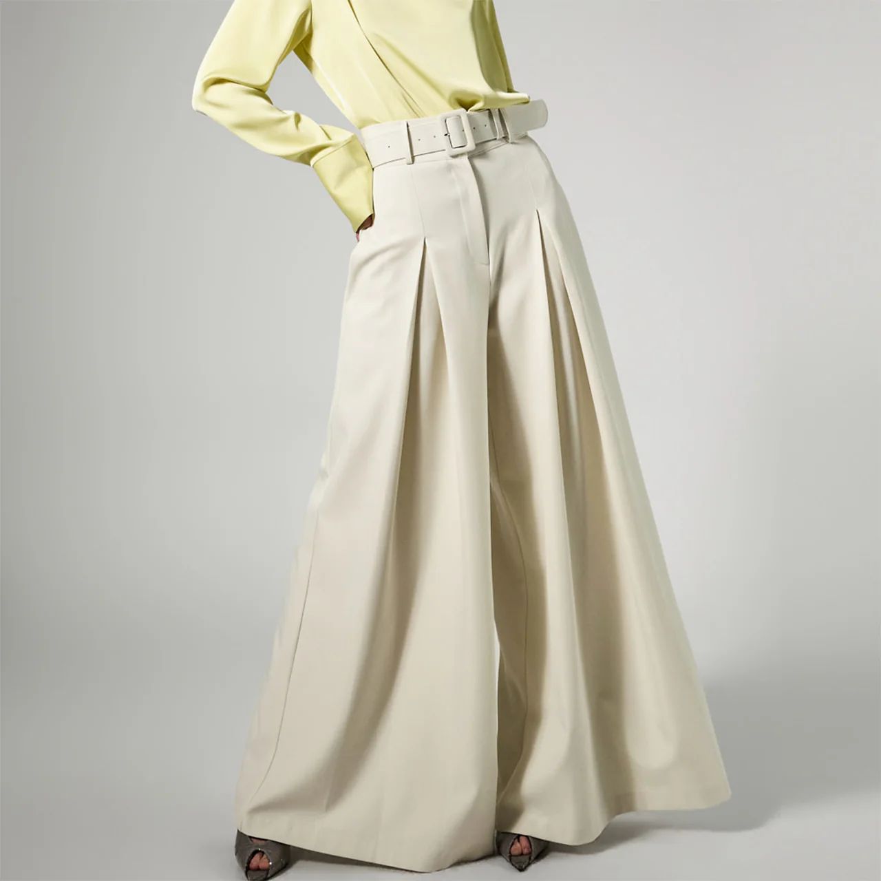 P9185 Wide Slacks with Belt - Image 2