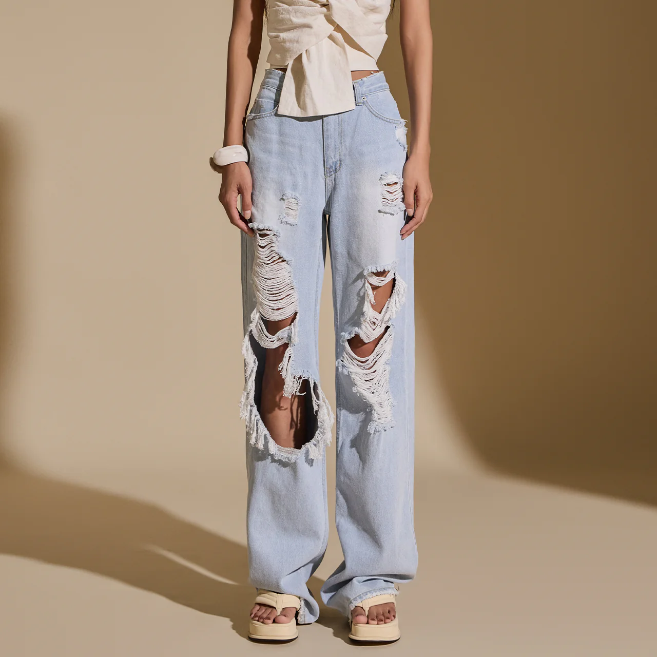 PJ528 Distressed Jeans - Image 2