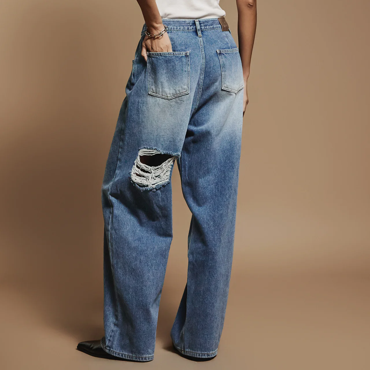 PJ542 Distressed Jeans - Image 2