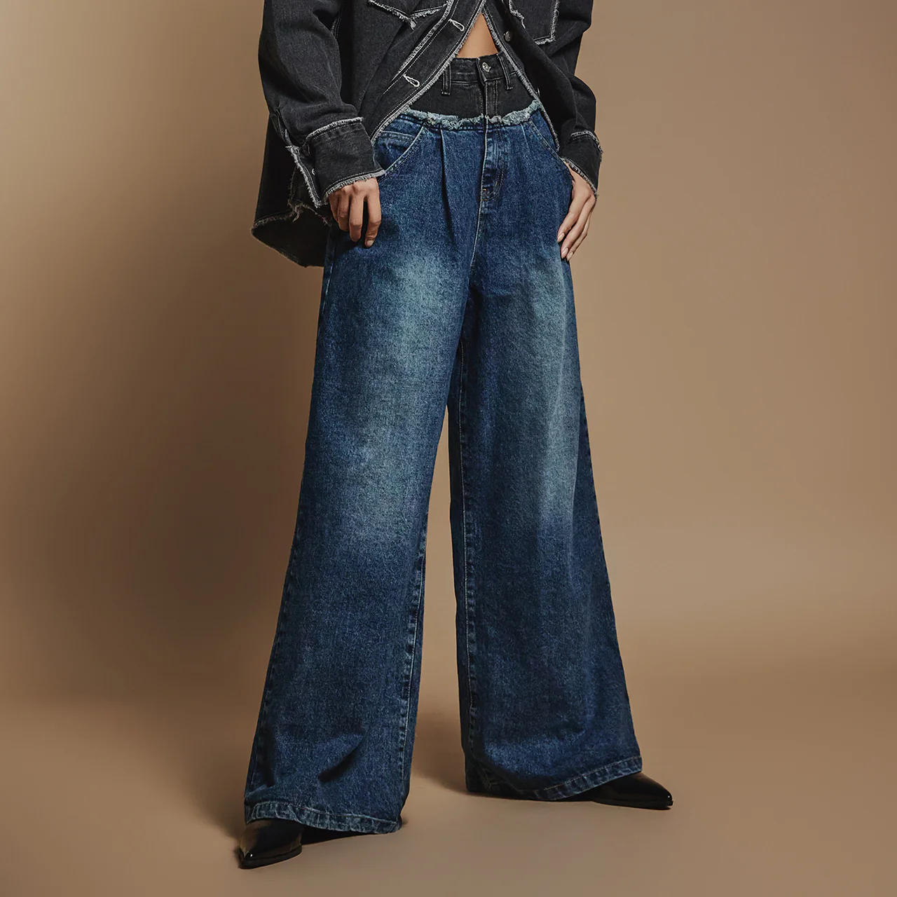 PJ545 Color Contrasting Wide Jeans - Image 2