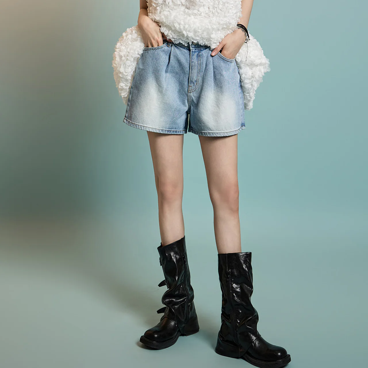 PJ584 Pintuck Short Jeans - Image 2