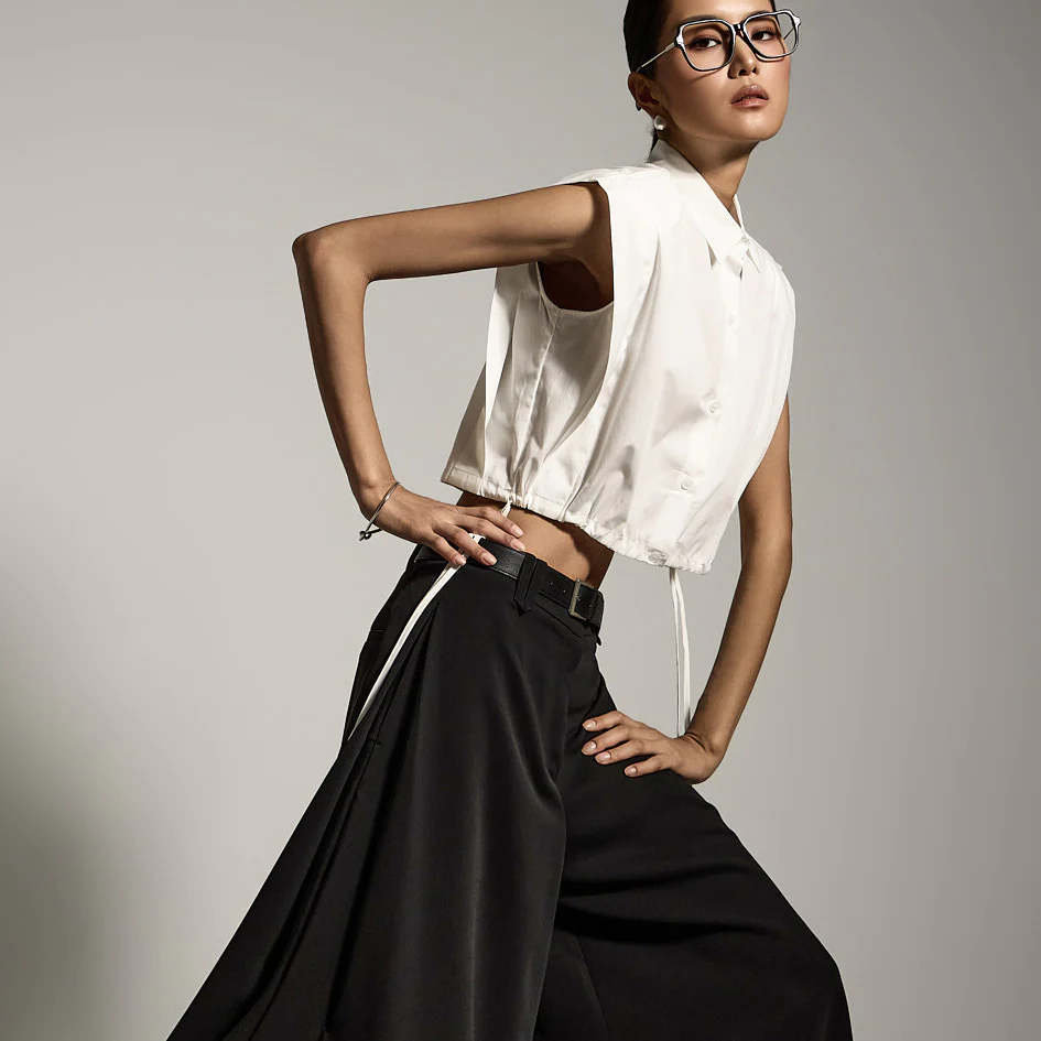 S772 Cropped Sleeveless Shirt - Image 2