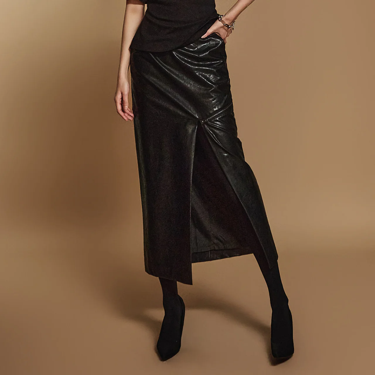 SK9221 Crackled Leather Slit Skirt - Image 2