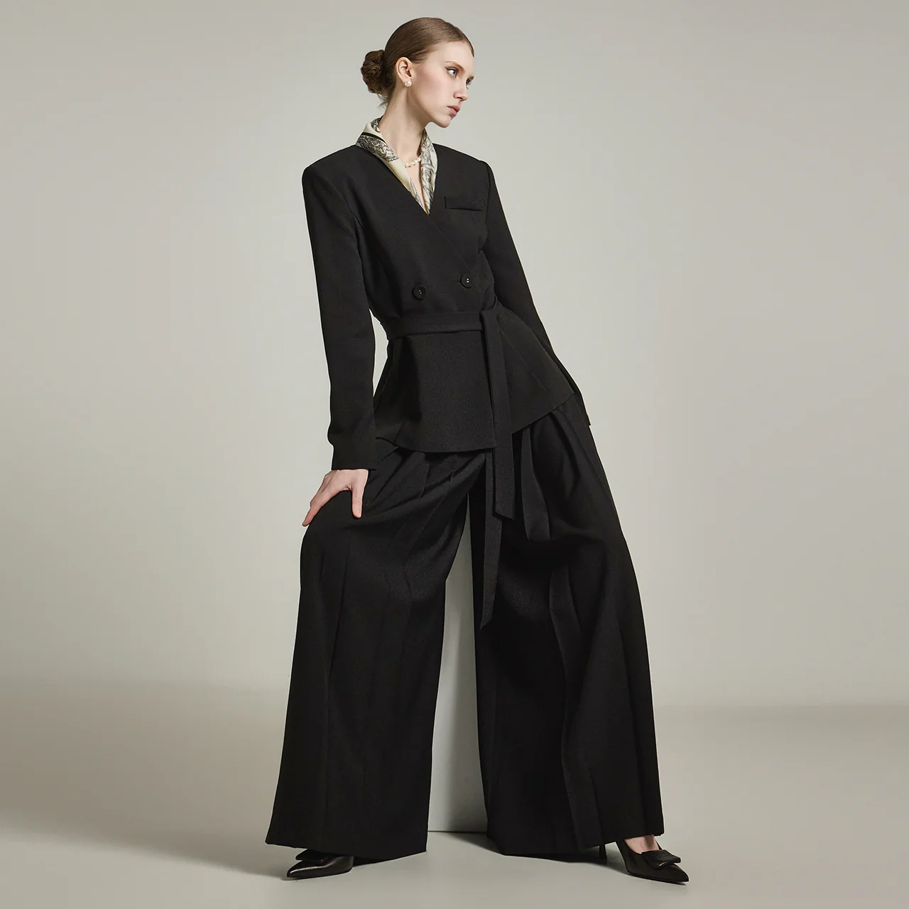 SU004 Pants Suit with Belt - Image 2