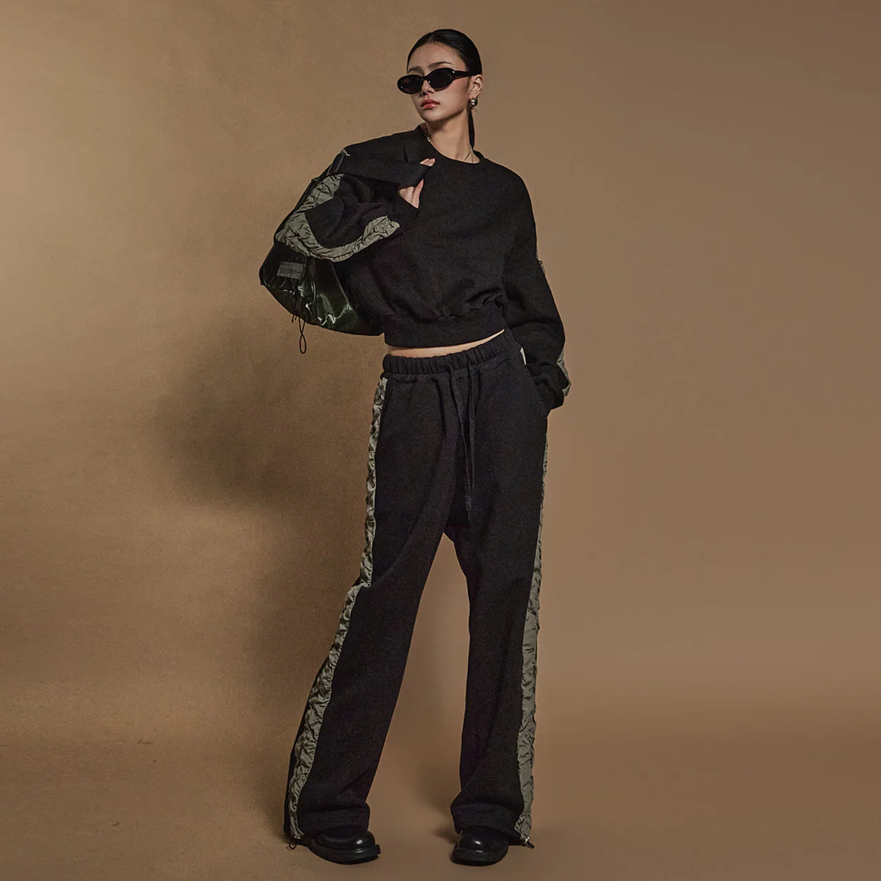 TP1969 Sweatshirt and Pants Set - Image 2