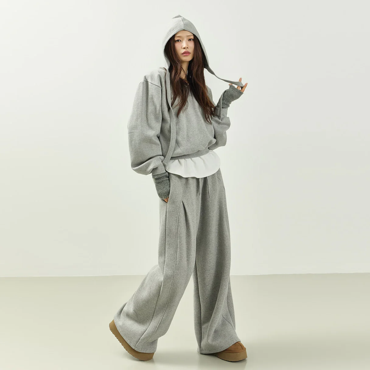 TP2314 Fleece Sweatshirts and Pants Set - Image 2